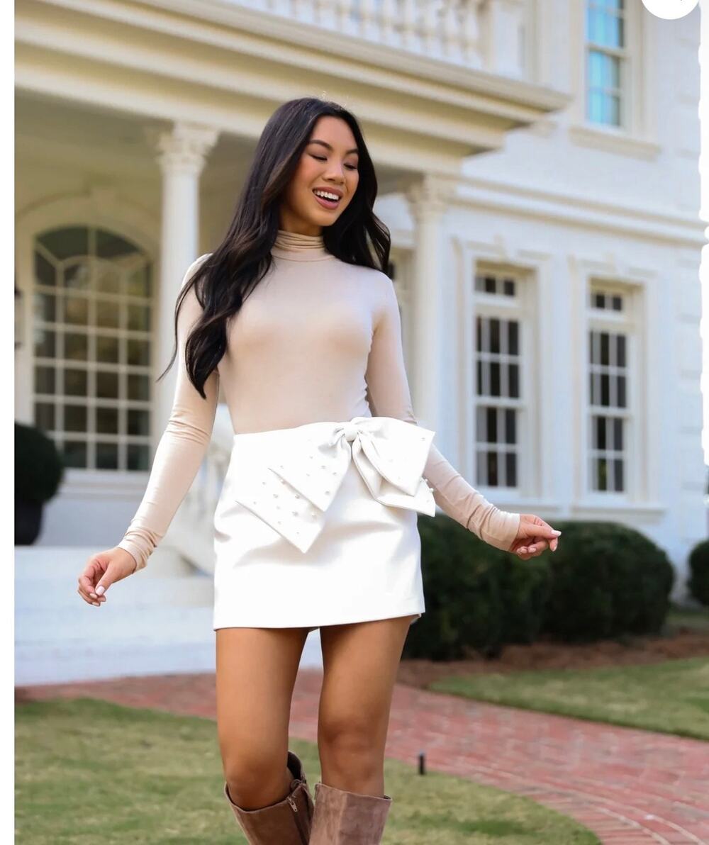 NWOT Notorious Perfection Off White Pearl Bow Leather Mini Skort